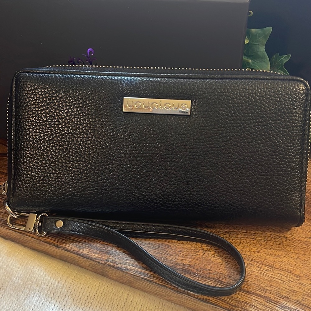 Younique Zip Around Full Side Wallet Wristlet Clutch
